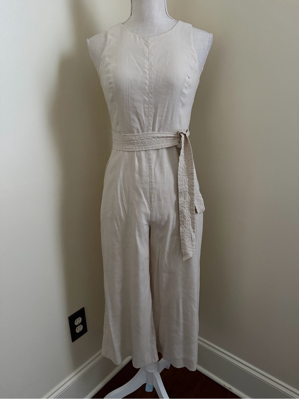 ANTONIO MELANI Sleeveless Cream Tie-Waist Linen Jumpsuit - Picture 4 of 12